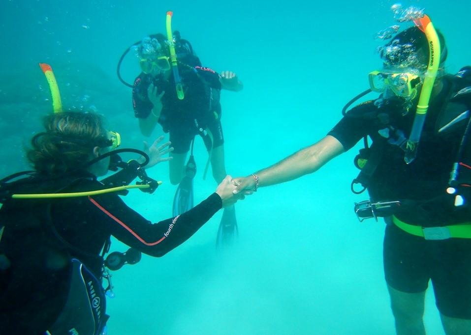 chetan_scuba_diving_in_the_great_barrier_reef.jpg